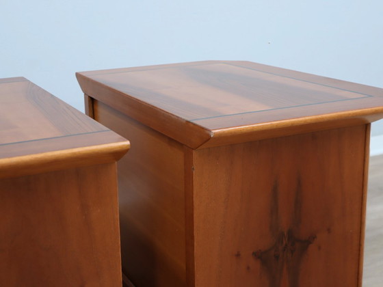 Image 1 of Paar Nachttische aus massivem Walnussholz, Ende der 1970er Jahre