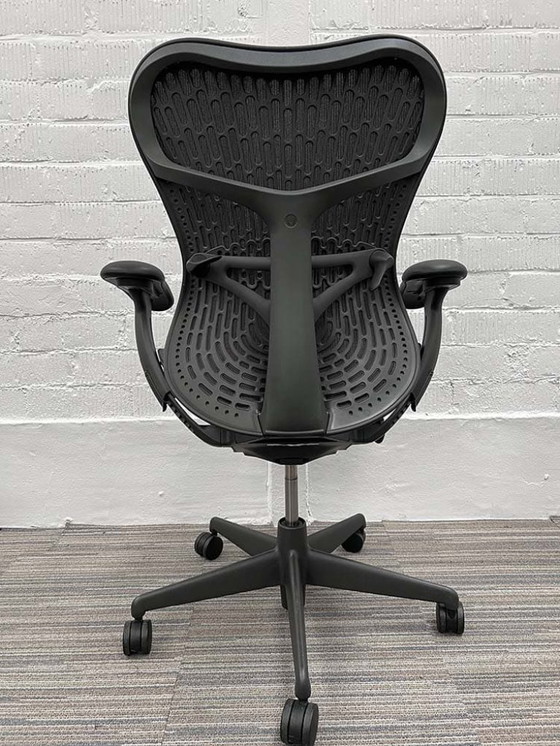 Image 1 of Herman Miller Mirra 2 Butterfly Bureaustoel