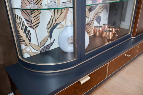 Image 1 of Mobile Art Déco con vetrina in vetro curvo – Restaurato, impiallacciatura in radica, illuminazione