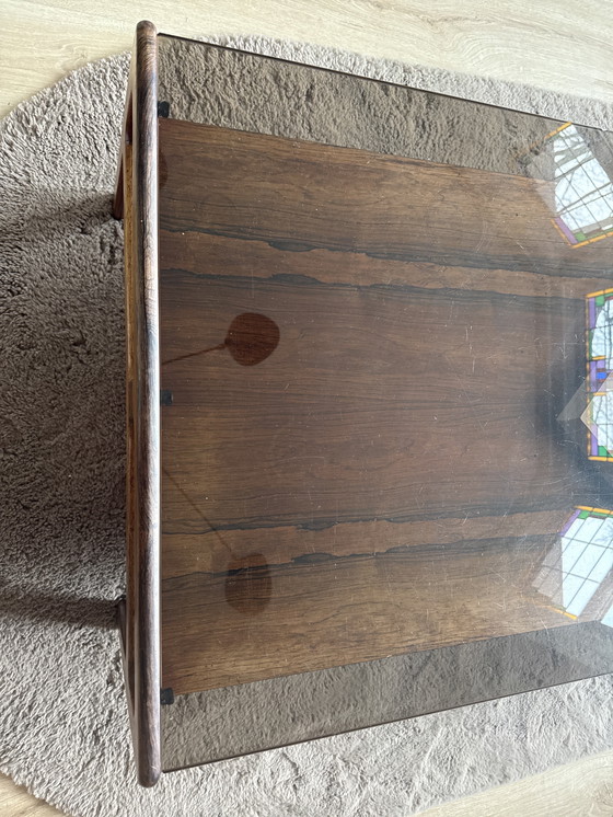 Image 1 of Table basse en palissandre avec plateau en verre fumé