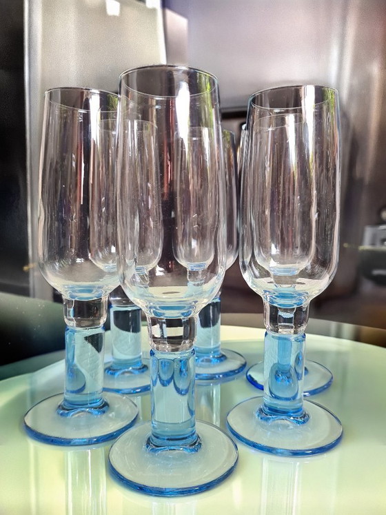 Image 1 of 6 copas de champán Bormioli Rocco Italy, con tallo y base azules.