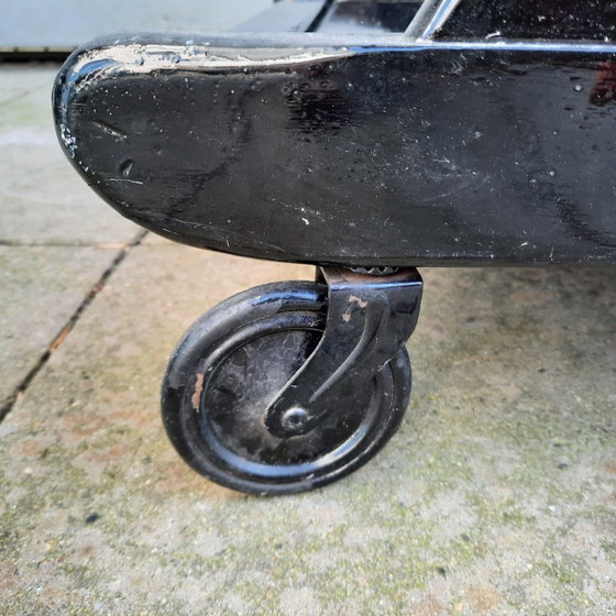 Image 1 of Zwarte Design Serveerwagen – Hoogglans – Z‑Frame – Twee Lagen