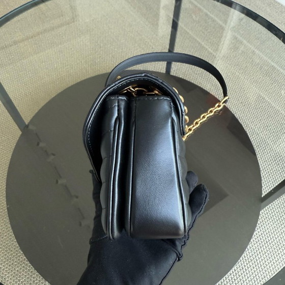 Image 1 of LOUIS VUITTON NEW WAVE CHAIN ​​TAS - ZWART GEWATTEERD KALFSLEER MET VEROUDERDE GOUDEN BESLAG