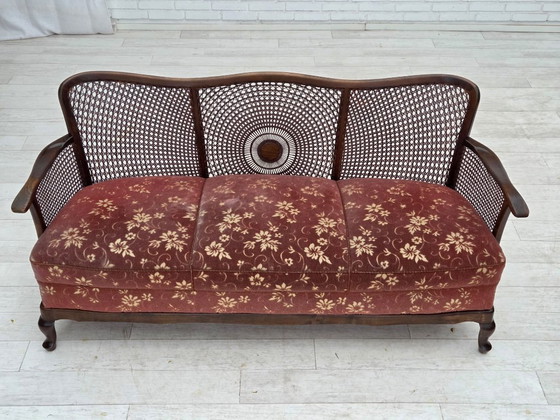 Image 1 of Sofá danés de 3 plazas, década de 1950, terciopelo rosa salmón, malla para muebles, madera de haya oscura.