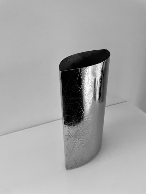 Image 1 of Metal designer vase with wood grain pattern – elliptical shape