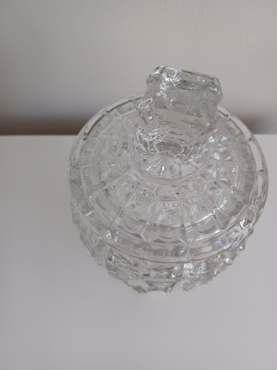 Image 1 of Art Deco Libochovice koekjespot. Gemerkt.  Vintage Czechoslovakisch geperst glas. 23cm
