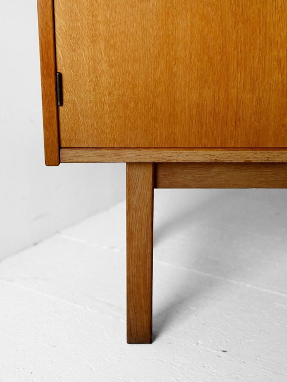 Image 1 of Vintage Scandinavisch eikenhouten dressoir met lades met tegelfront