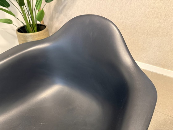 Vitra | Eames | DAW | Zwart Kunststof & Houten Onderstel | 2 Stuks – Fauteuils, Metal, Plastic (photo 10 of 12)