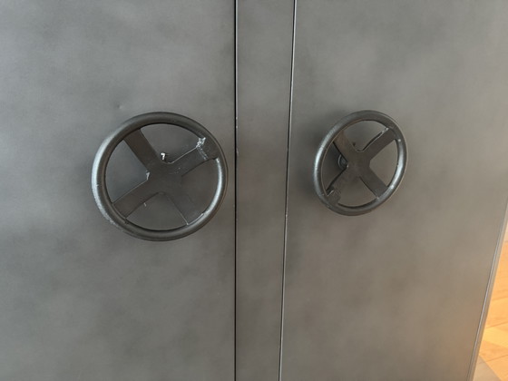 Image 1 of Mobiletto industriale in metallo – Pezzo di design – Originariamente 2500e