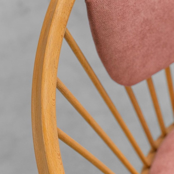 Image 1 of POLTRONA VINTAGE IN LEGNO CURATO CON RIVESTIMENTO ROSA – DESIGN SCANDINAVO DEGLI ANNI '60
