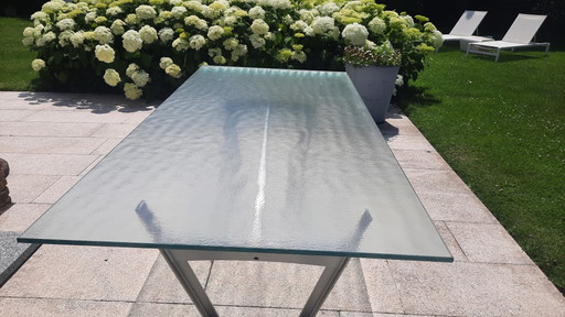 Tafel met glazen blad