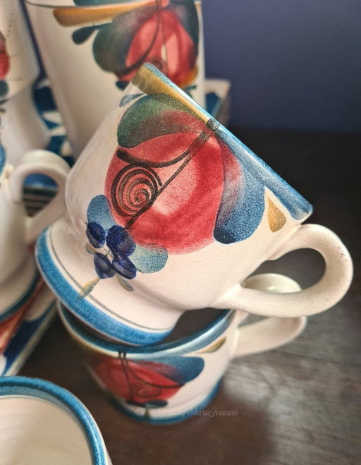 Beautiful coffee set made of LUZERNER ceramic, with hand-painted floral motifs.