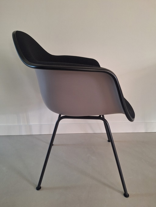 12 x Vitra Eames Dax in very good condition!
