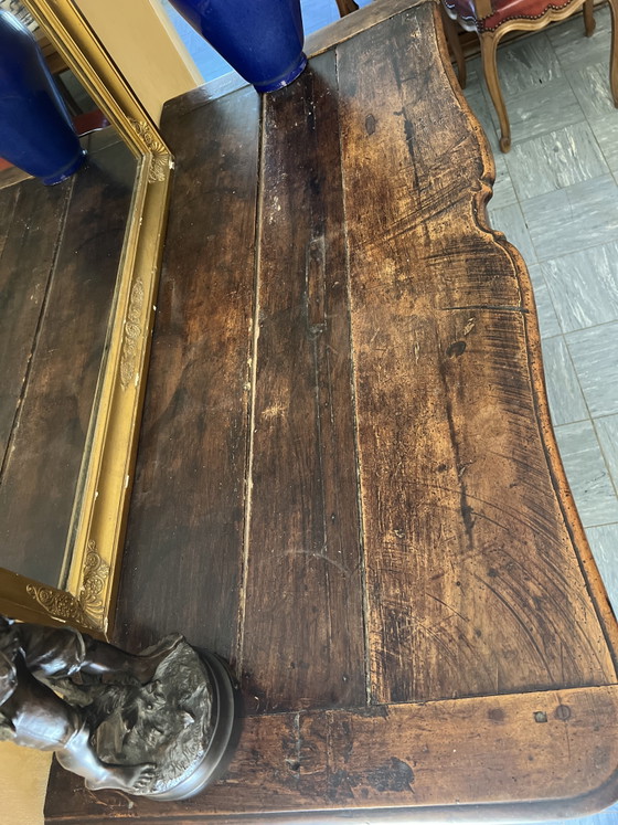 Image 1 of Antieke houten commode in Lodewijk XV-stijl met 3 laden.