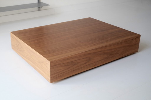 New Works Mass Wide Couchtisch – Walnuss