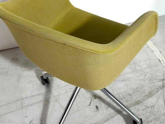 Muuto Fiber Armchair geelgroen - Swivel onderstel op wielen – Fauteuils, Textile (photo 3 of 6)