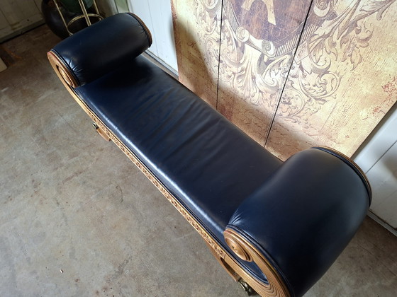 Image 1 of Antikes Cleopatra-Sofa. Schlafzimmerbank mit leichten Gebrauchsspuren. Maße: 148 x 46 cm und 59 cm hoch.