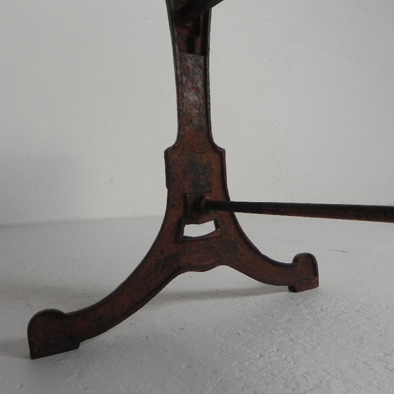 Image 1 of Table de bistrot Art Déco avec plateau en chêne sur piétement en fonte