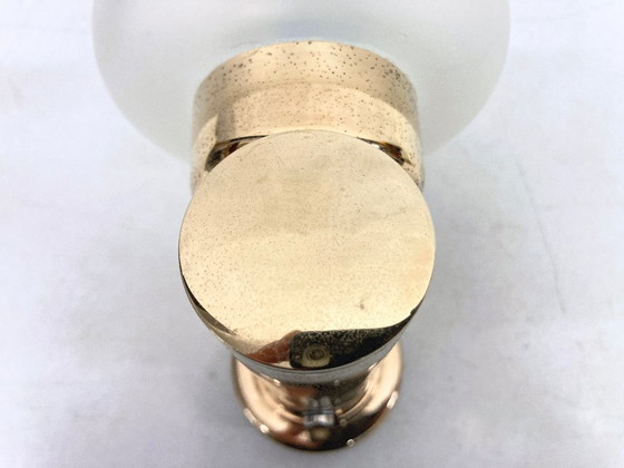 Image 1 of Dos apliques de pared de Keuco, fabricados en metal chapado en oro y cristal.