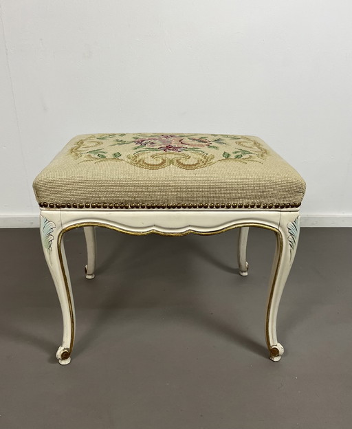 Tabouret ancien de style Louis XV, d'inspiration italienne ou française.