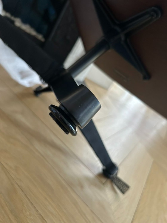 Vitra Eames Lounge Chair & Ottoman Nieuw – Klassiek Model – Notenhout en Premium Oker Leer (Verzegeld) (photo 10 of 15)