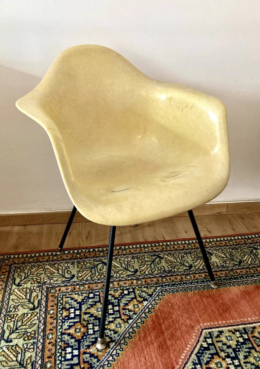 Poltrona in fibra di vetro Eames Vitra Daw