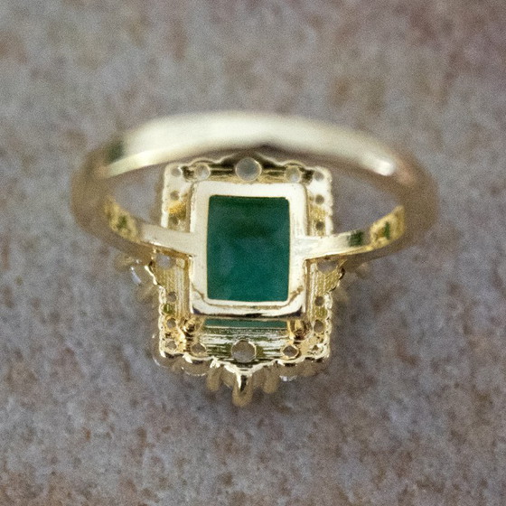 Image 1 of Ring mit smaragdgrünem Glascabochon und Strasssteinen