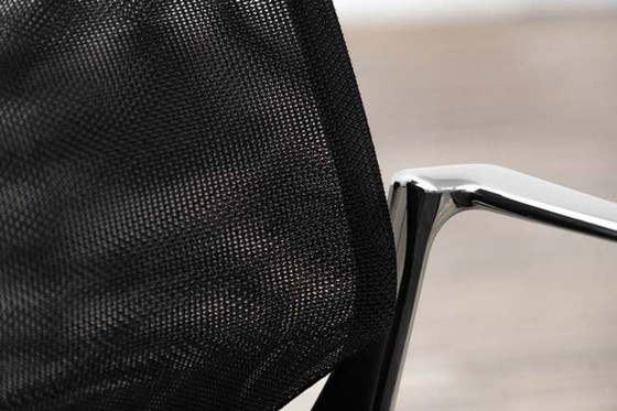 Image 1 of Vitra Medaslim Vergaderstoel