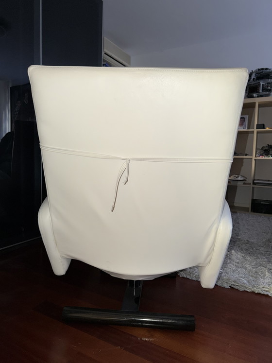 Image 1 of White leather vintage fauteuils