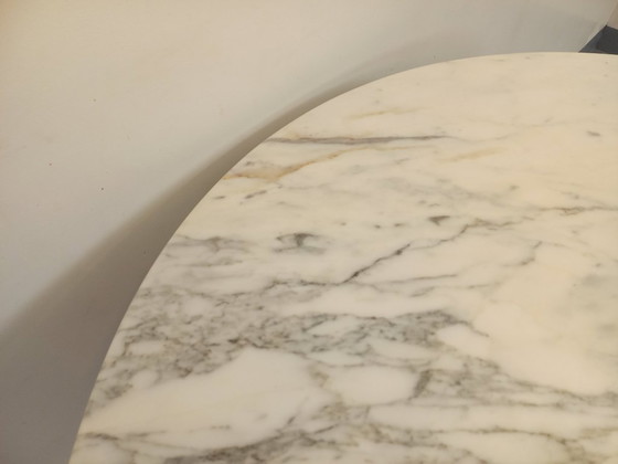 Image 1 of Vintage round dining table in white marble and chrome metal from the 1970s