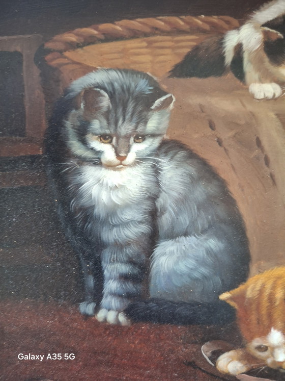 Image 1 of Antiek olieverfschilderij "Drie kittens in een mandje", olieverf op hout, gesigneerd Frey, sierlijke lijst.