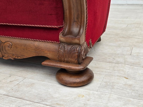 Image 1 of Deense relaxfauteuil uit de jaren 50, bekleed met velours en gesneden eikenhout.
