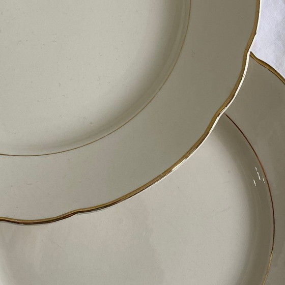 Image 1 of 6 platos llanos antiguos de loza beige con ribete dorado de Villeroy & Boch