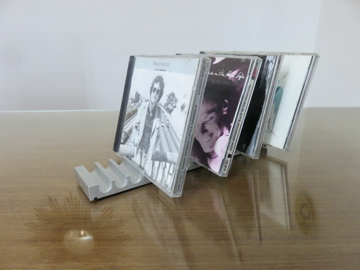 Michael Santella, designer pour "dibis" support pour disques compacts, 1992, Canada