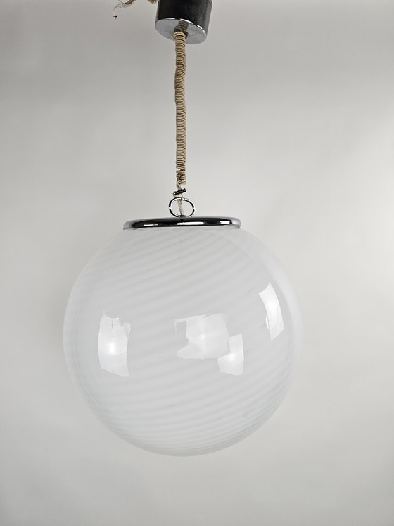 Image 1 of Große Glaspendelleuchte mit Wirbeleffekt aus Italien, Durchmesser 45 cm