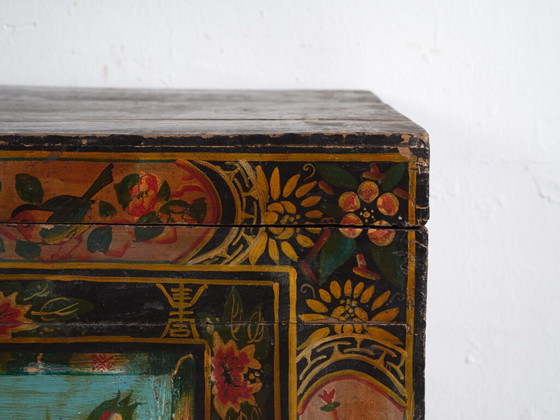 Baule cinese antico dipinto in legno di pino – Cina, circa 1900 – Armadi contenitori (photo 35 of 40)