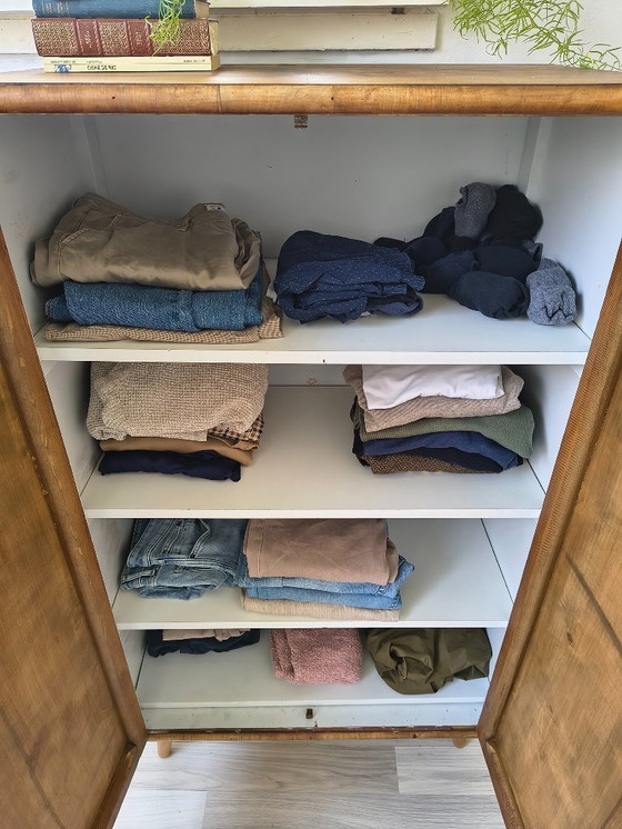 Image 1 of Armoire à linge/placard de rangement vintage années 1950/60 | Bois de noyer