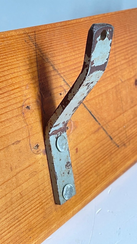 Image 1 of Vintage schoolkapstok van hout en staal