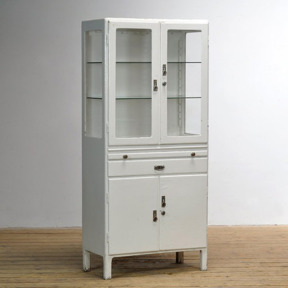 Image 1 of Medizinischer Holzschrank, um 1950