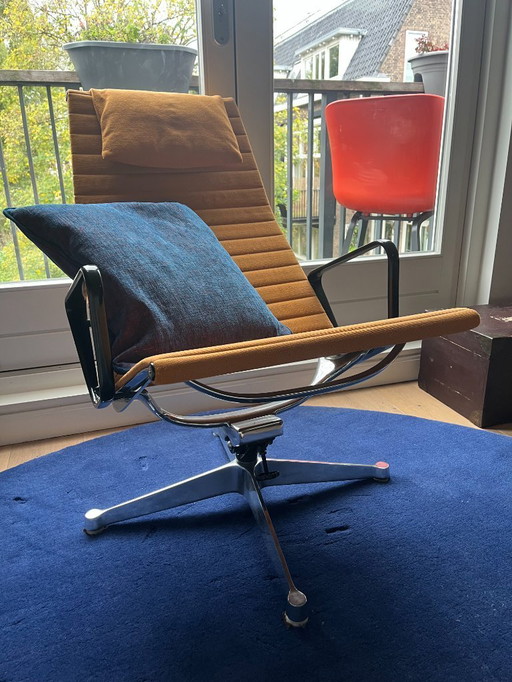 Charles Eames EA 124