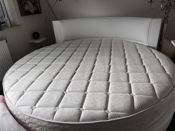 Image 1 of Letto rotondo di design 220 cm – similpelle bianca – materasso di lusso