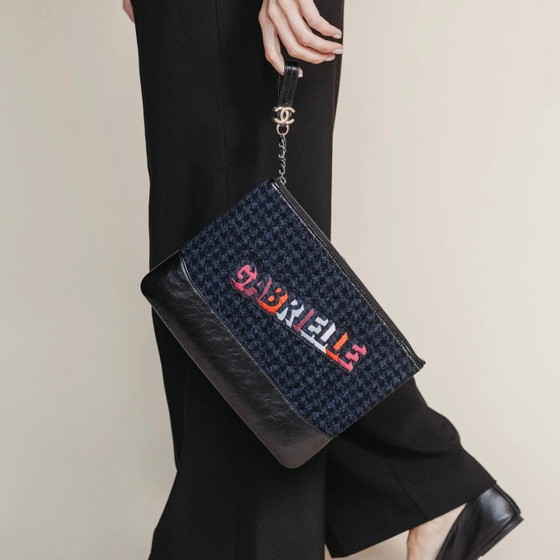 Clutch Chanel Gabrielle in tweed e pelle di vitello (photo 2 of 25)