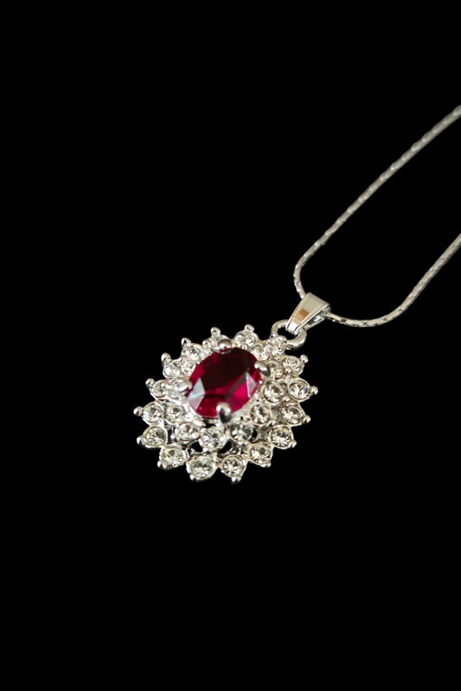 Pendentif avec chaîne en cristal de roche plaqué or blanc 18kt