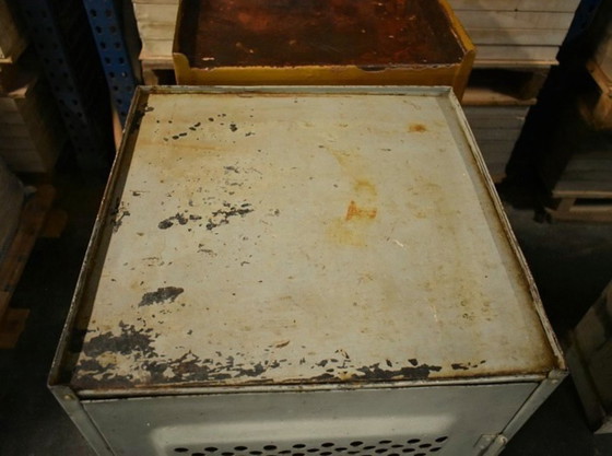 Image 1 of Vecchio armadio in metallo grigio 47*47*97,5