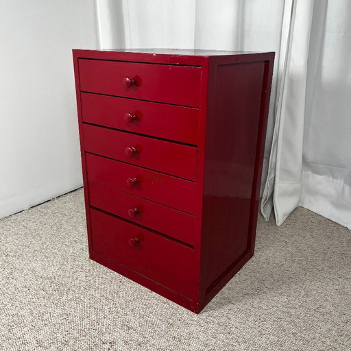 Pequeño mueble de taller de pino lacado en rojo, 1980