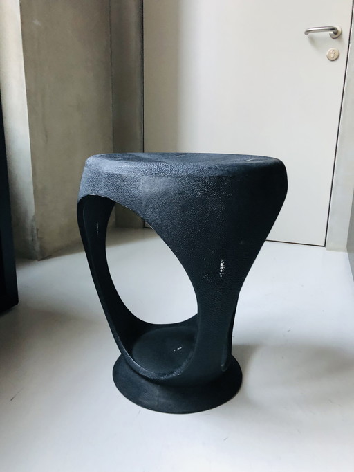 Tabouret Lethaer en galuchat par R & Y Augousti
