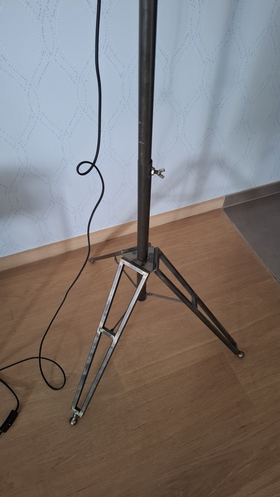 Image 1 of Lampada da terra moderna con supporto, look industriale