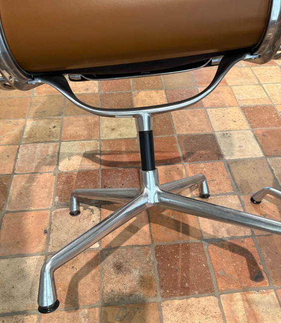 Image 1 of 4 x Vitra Soft Pad Stuhl EA212