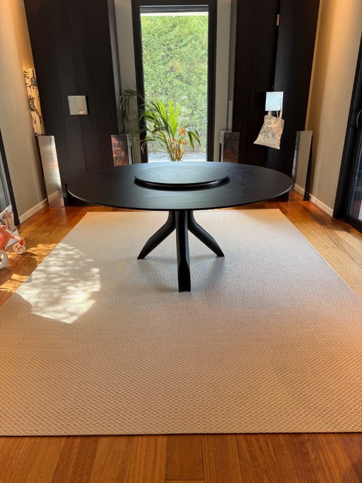 Tavolo rotondo COLICO in ceramica nera opaca, gambe in frassino nero opaco, D160 + vassoio girevole 70cm