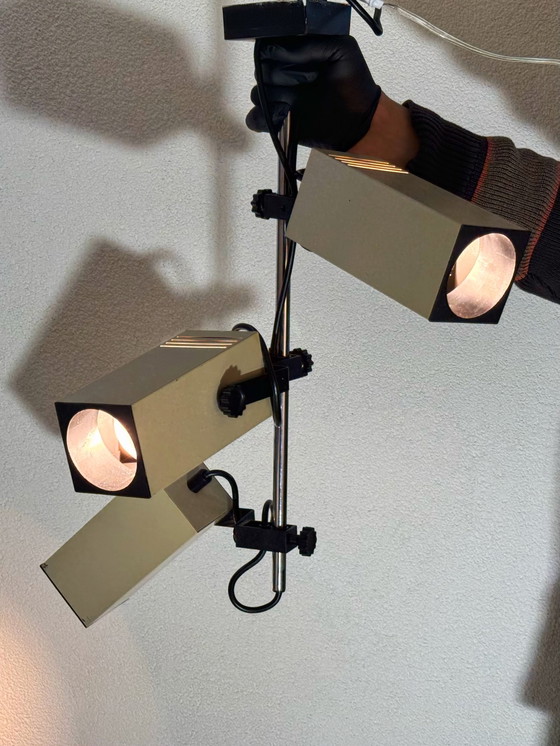 Image 1 of Lampada da soffitto Philips vintage anni &#39;60 a 3 faretti, color crema e cromo, faretto cubico modernista, design retrò oland